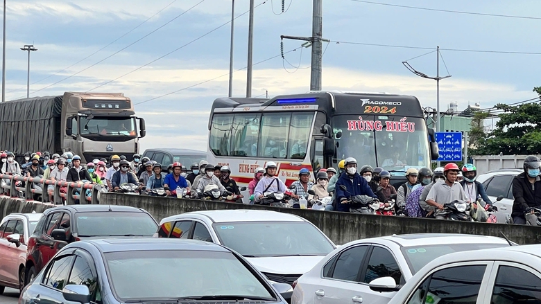 TP.HCM cần khoảng 60.000 tỷ đồng nâng cấp, mở rộng 4 cửa ngõ huyết mạch- Ảnh 3. TP.HCM cần khoảng 60.000 tỷ đồng nâng cấp, mở rộng 4 cửa ngõ huyết mạch- Ảnh 3.