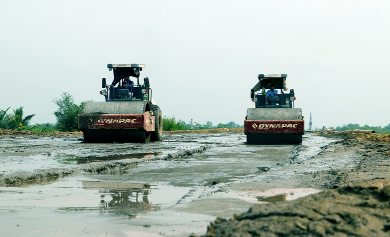 Cao tốc Cần Thơ - C&agrave; Mau vẫn &ldquo;đ&oacute;i&rdquo; c&aacute;t- Ảnh 2.