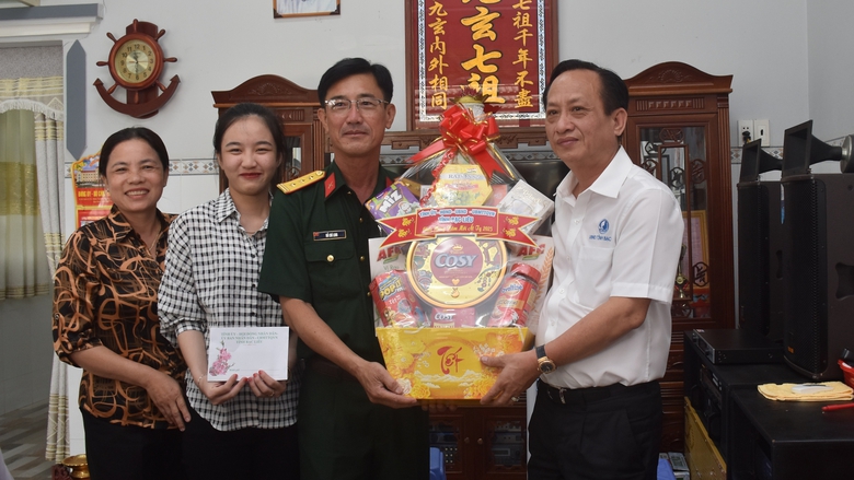 Hai "b&oacute;ng hồng" ở Bạc Li&ecirc;u t&igrave;nh nguyện tham gia nghĩa vụ qu&acirc;n sự- Ảnh 1.