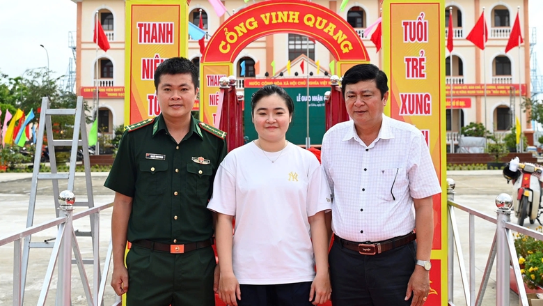 Hai "b&oacute;ng hồng" ở Bạc Li&ecirc;u t&igrave;nh nguyện tham gia nghĩa vụ qu&acirc;n sự- Ảnh 2.