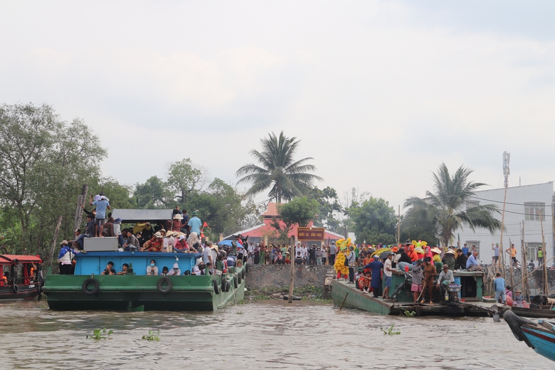Độc đ&aacute;o lễ hội tống gi&oacute; ở Cần Thơ- Ảnh 2.