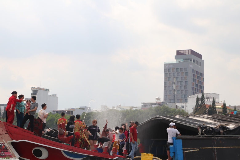 Độc đ&aacute;o lễ hội tống gi&oacute; ở Cần Thơ- Ảnh 6.