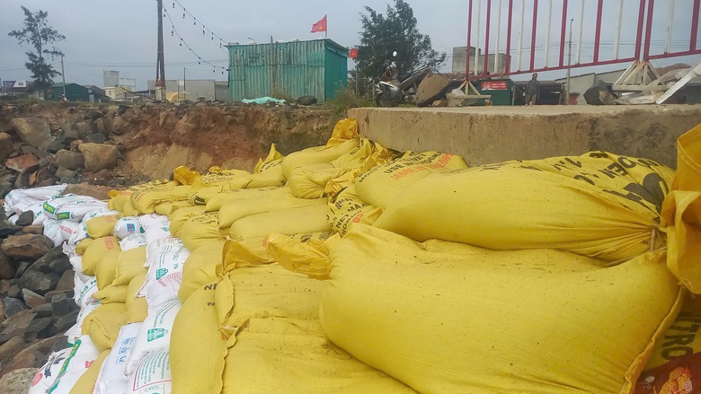 S&oacute;ng lớn đ&aacute;nh sạt k&egrave; 85 tỷ đồng, Quảng Ng&atilde;i t&igrave;m c&aacute;ch ứng ph&oacute;- Ảnh 5.