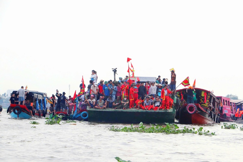 Độc đ&aacute;o lễ hội tống gi&oacute; ở Cần Thơ- Ảnh 3.