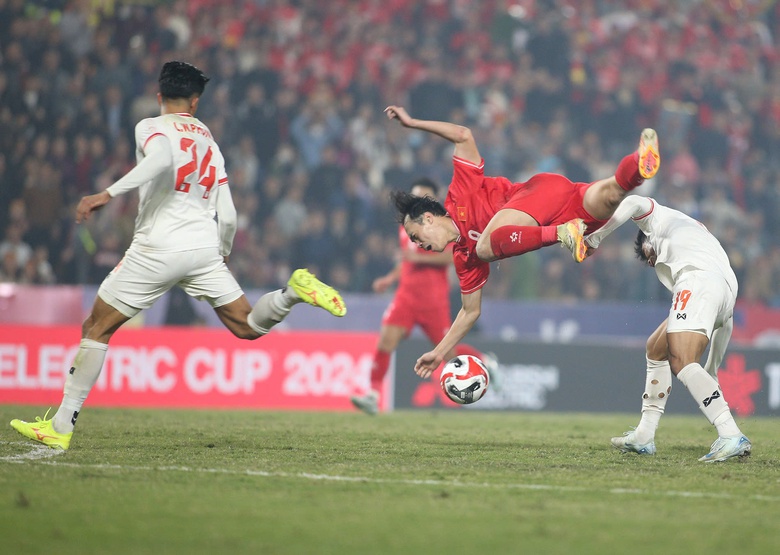 HLV Nam Định b&aacute;o tin k&eacute;m vui về sao tuyển Việt Nam- Ảnh 1.