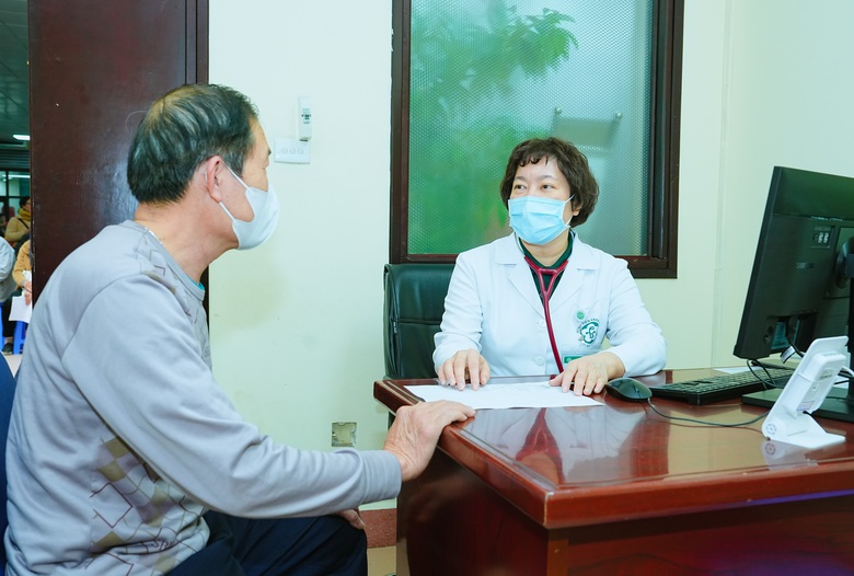 Bệnh nh&acirc;n tim mạch c&oacute; n&ecirc;n ti&ecirc;m vaccine ph&ograve;ng  c&uacute;m?- Ảnh 1.