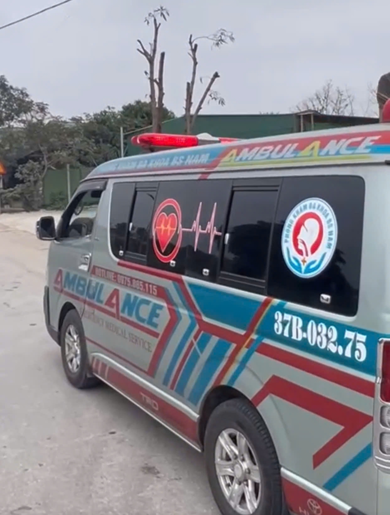 Thêm tài xế xe cứu thương phát tín hiệu ưu tiên không đúng quy định bị xử lý- Ảnh 1. Thêm tài xế xe cứu thương phát tín hiệu ưu tiên không đúng quy định bị xử lý- Ảnh 1.