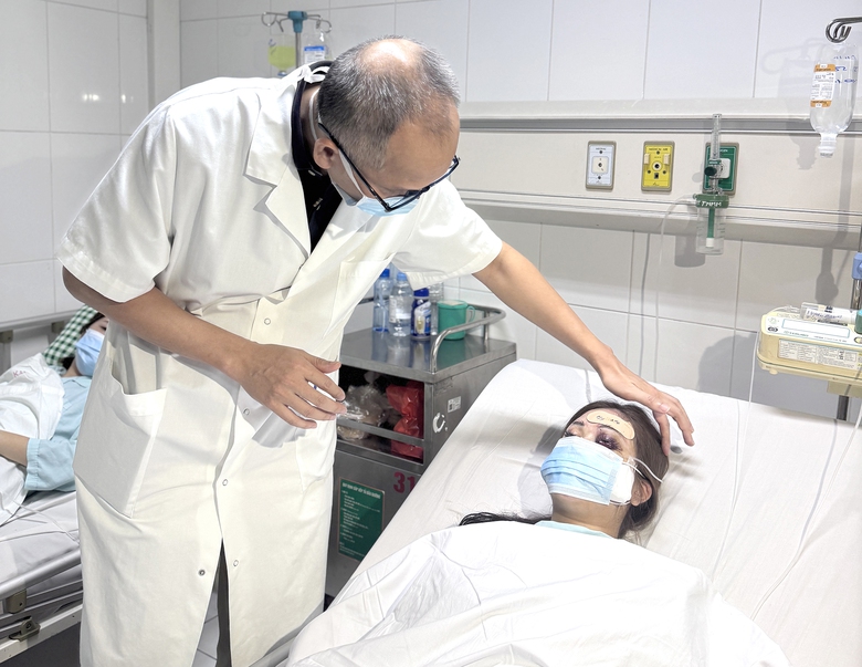 M&ugrave; mắt, bỏng mặt v&igrave; tự l&agrave;m đẹp tại nh&agrave;- Ảnh 1.