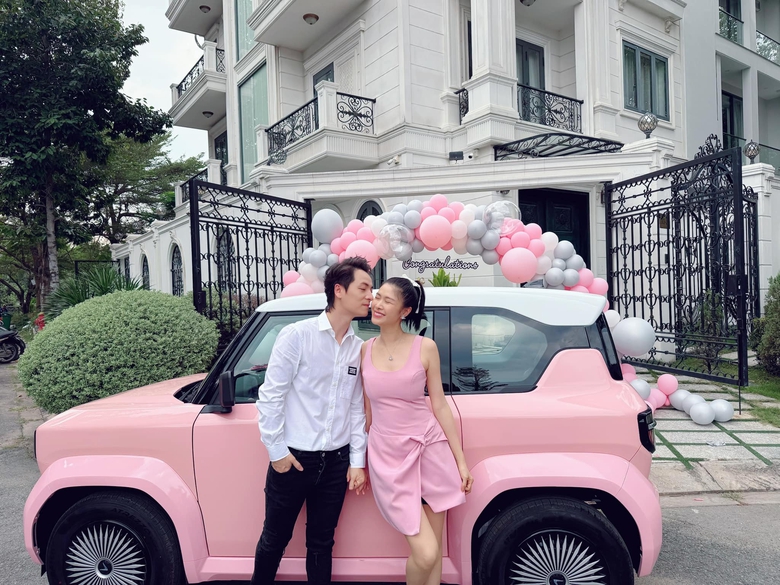 Ngày Valentine của sao Việt: H'Hen Niê đã đăng ký kết hôn, Đăng Khôi tặng vợ xế hộp- Ảnh 4. Ngày Valentine của sao Việt: H'Hen Niê đã đăng ký kết hôn, Đăng Khôi tặng vợ xế hộp- Ảnh 4.