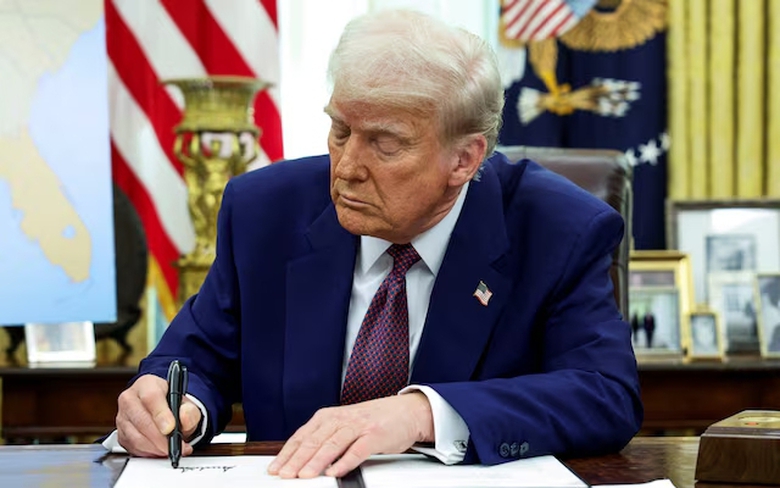 Reuters: Tổng thống Trump y&ecirc;u cầu nhiều Đại sứ qu&aacute;n Mỹ cắt giảm nh&acirc;n sự