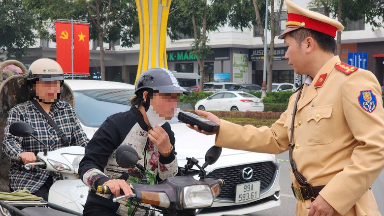 Bắc Ninh: Kiểm tra h&agrave;ng trăm t&agrave;i xế, CSGT kh&ocirc;ng ph&aacute;t hiện "ma men"- Ảnh 9.