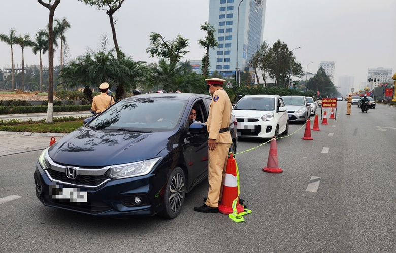 Bắc Ninh: Kiểm tra h&agrave;ng trăm t&agrave;i xế, CSGT kh&ocirc;ng ph&aacute;t hiện "ma men"- Ảnh 7.