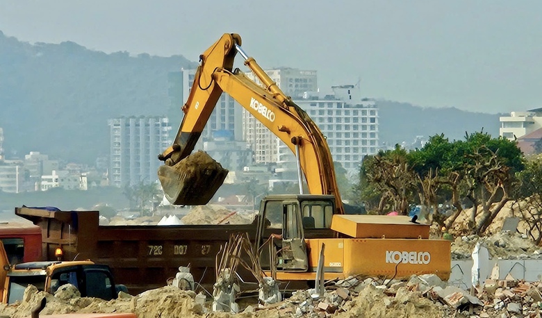 Thêm gần 1.000 nhân sự, máy móc đua tiến độ chỉnh trang đường Thuỳ Vân Bãi Sau- Ảnh 3. Thêm gần 1.000 nhân sự, máy móc đua tiến độ chỉnh trang đường Thuỳ Vân Bãi Sau- Ảnh 3.