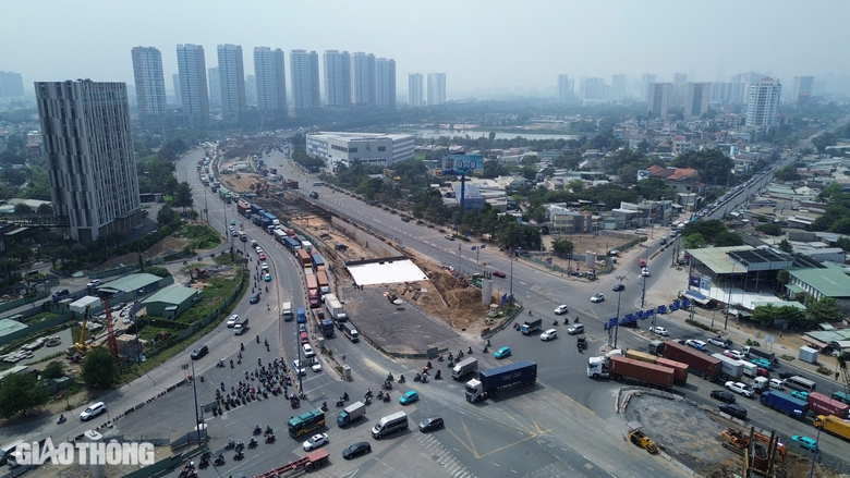 Đẩy nhanh tiến độ c&aacute;c c&ocirc;ng tr&igrave;nh giao th&ocirc;ng kết nối TP.HCM với s&acirc;n bay Long Th&agrave;nh- Ảnh 1.