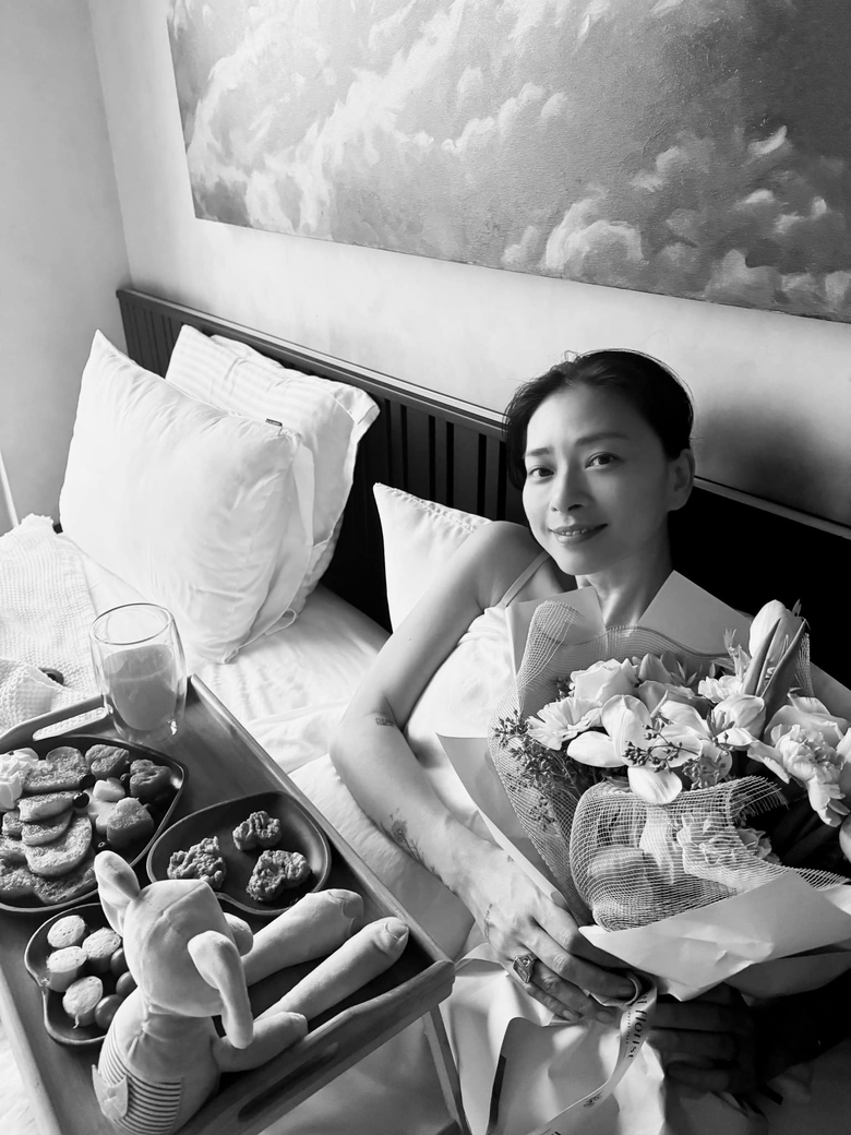 Ngày Valentine của sao Việt: H'Hen Niê đã đăng ký kết hôn, Đăng Khôi tặng vợ xế hộp- Ảnh 3. Ngày Valentine của sao Việt: H'Hen Niê đã đăng ký kết hôn, Đăng Khôi tặng vợ xế hộp- Ảnh 3.