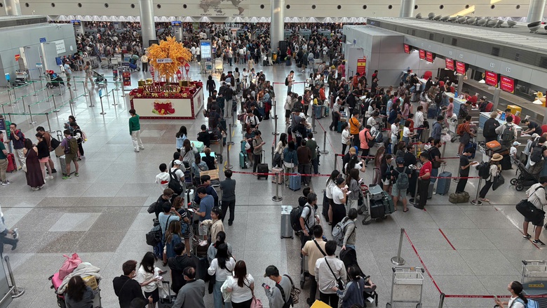 Sân bay Tân Sơn Nhất phục vụ hơn 4 triệu hành khách cao điểm Tết 2025- Ảnh 1. Sân bay Tân Sơn Nhất phục vụ hơn 4 triệu hành khách cao điểm Tết 2025- Ảnh 1.