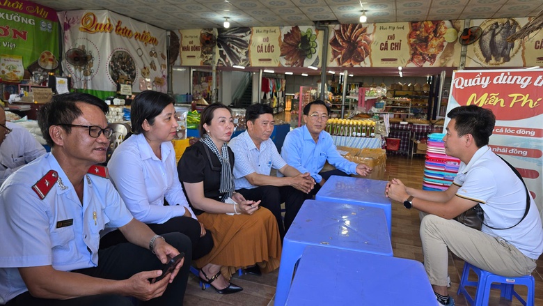 Đ&igrave;nh chỉ hoạt động điểm dừng ch&acirc;n bị sập cầu, du kh&aacute;ch rơi xuống s&ocirc;ng ở chợ nổi C&aacute;i Răng- Ảnh 5.