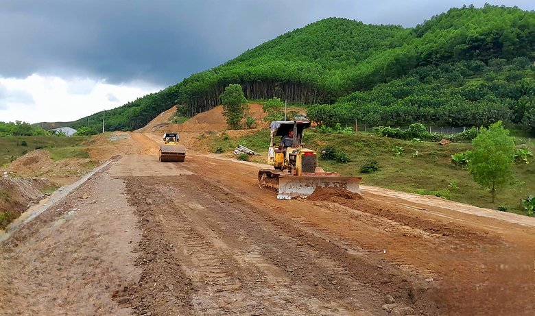 Quảng Nam: Dứt điểm mặt bằng, sớm hoàn thành nâng cấp QL14E- Ảnh 1. Quảng Nam: Dứt điểm mặt bằng, sớm hoàn thành nâng cấp QL14E- Ảnh 1.