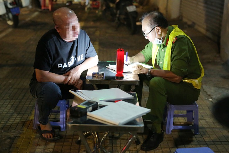 TP.HCM: Vi phạm nồng độ cồn, người đ&agrave;n &ocirc;ng đi xe đạp bị phạt 500.000 đồng- Ảnh 1.