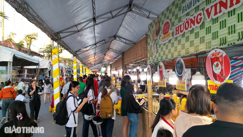 Rộn r&agrave;ng ng&agrave;y hội b&aacute;nh d&acirc;n gian Nam bộ dịp đầu Xu&acirc;n ở Bạc Li&ecirc;u- Ảnh 3.