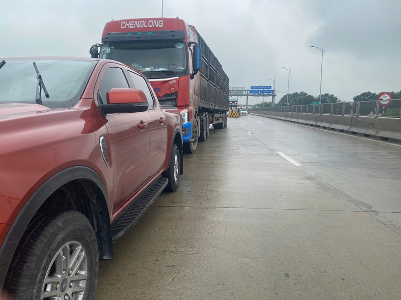 Nguy cơ &aacute;ch tắc cao tốc Diễn Ch&acirc;u - B&atilde;i Vọt v&igrave; t&agrave;i xế qu&ecirc;n nộp tiền v&agrave;o t&agrave;i khoản VETC- Ảnh 2.