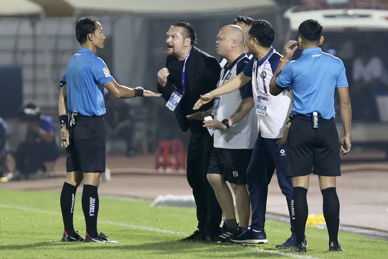 Trận Quảng Nam gặp Thanh H&oacute;a tại V-League xuất hiện điều hiếm thấy- Ảnh 1.