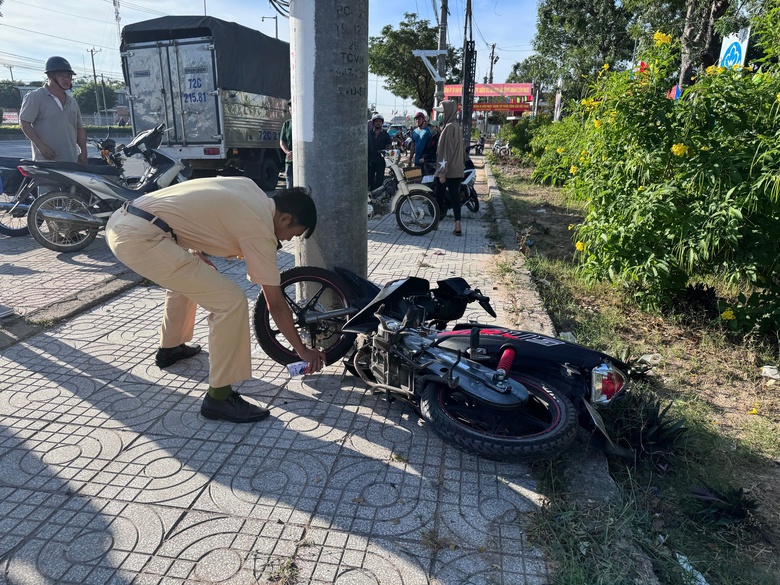 Va chạm xe tải chở rau tr&ecirc;n QL51, nữ sinh lớp 12 tử vong tại chỗ- Ảnh 2.