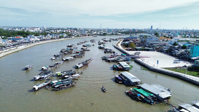 Kiểm tra điểm dừng ch&acirc;n, t&agrave;u du lịch chợ nổi C&aacute;i Răng sau vụ nhiều du kh&aacute;ch rơi s&ocirc;ng- Ảnh 1.