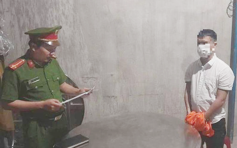 Bắt người đàn ông mang súng đến tiệm tóc... tìm người yêu- Ảnh 1. Bắt người đàn ông mang súng đến tiệm tóc... tìm người yêu- Ảnh 1.