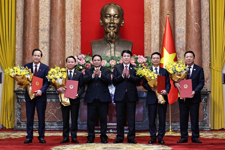 Chủ tịch nước trao quyết định bổ nhiệm c&aacute;c Ph&oacute; thủ tướng v&agrave; Bộ trưởng nhiệm kỳ 2021 - 2026- Ảnh 2.