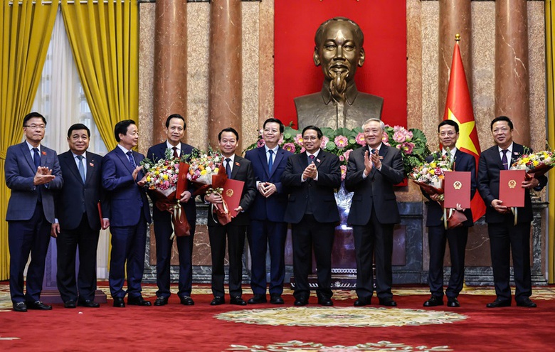 Chủ tịch nước trao quyết định bổ nhiệm c&aacute;c Ph&oacute; thủ tướng v&agrave; Bộ trưởng nhiệm kỳ 2021 - 2026- Ảnh 4.