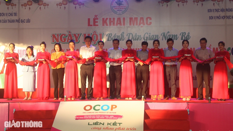 Rộn r&agrave;ng ng&agrave;y hội b&aacute;nh d&acirc;n gian Nam bộ dịp đầu Xu&acirc;n ở Bạc Li&ecirc;u- Ảnh 1.