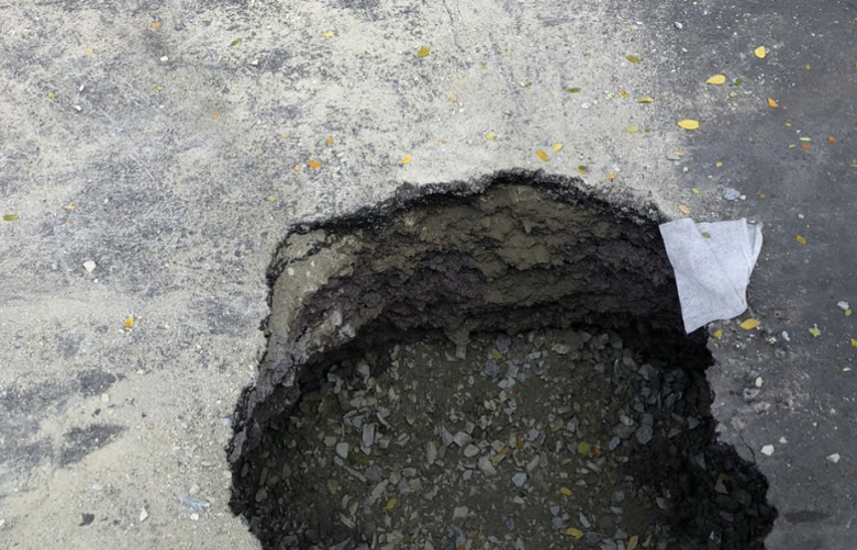 Xử l&yacute; nhanh hố s&acirc;u xuất hiện tr&ecirc;n QL51 g&acirc;y mất ATGT- Ảnh 3.