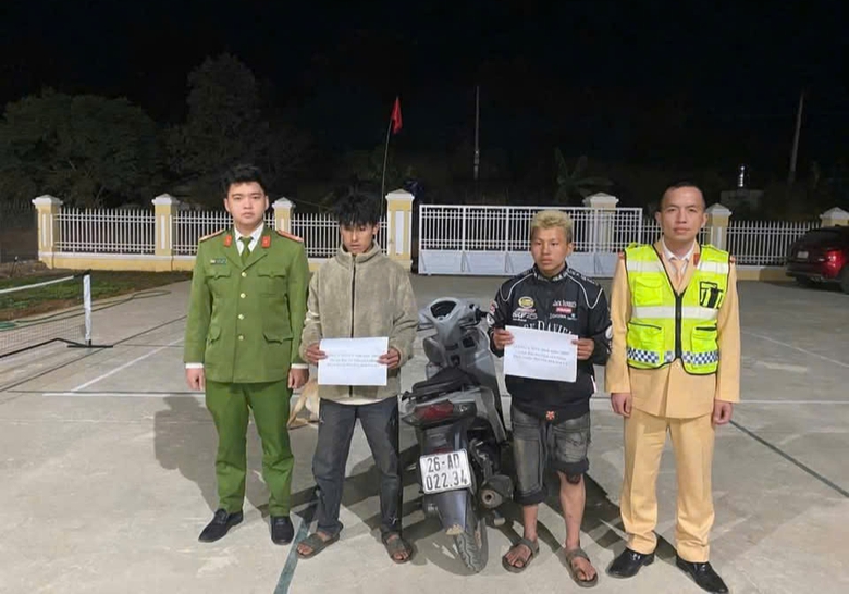 Triệu tập 2 thanh ni&ecirc;n cầm hung kh&iacute;, chạy xe đ&aacute;nh v&otilde;ng tr&ecirc;n đường- Ảnh 2.