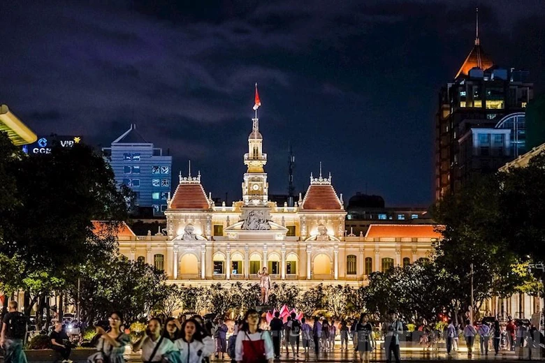 Nh&igrave;n ra thế giới: "&Aacute;t chủ b&agrave;i" n&agrave;o h&uacute;t kh&aacute;ch chơi đ&ecirc;m, ở l&acirc;u, ti&ecirc;u nhiều?- Ảnh 6.