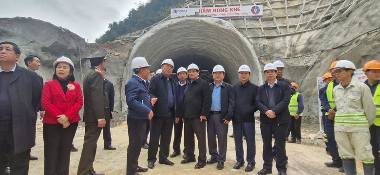 Thủ tướng thị s&aacute;t dự &aacute;n cao tốc Đồng Đăng - Tr&agrave; Lĩnh- Ảnh 3.