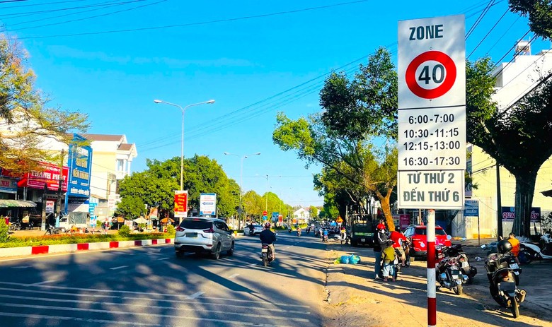 Bộ GTVT y&ecirc;u cầu thay thế biển b&aacute;o theo đ&uacute;ng Quy chuẩn 41- Ảnh 1.