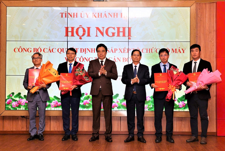 &Ocirc;ng Trần Văn Ch&acirc;u giữ chức Gi&aacute;m đốc Sở X&acirc;y dựng tỉnh Kh&aacute;nh H&ograve;a- Ảnh 2.