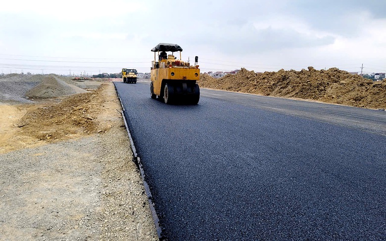 Đường Vành đai 4 - Vùng Thủ đô qua Bắc Ninh thảm những mét bê tông nhựa đầu tiên- Ảnh 2. Đường Vành đai 4 - Vùng Thủ đô qua Bắc Ninh thảm những mét bê tông nhựa đầu tiên- Ảnh 2.