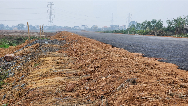 Đường Vành đai 4 - Vùng Thủ đô qua Bắc Ninh thảm những mét bê tông nhựa đầu tiên- Ảnh 17. Đường Vành đai 4 - Vùng Thủ đô qua Bắc Ninh thảm những mét bê tông nhựa đầu tiên- Ảnh 17.