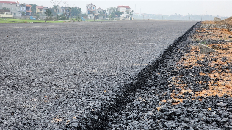 Đường Vành đai 4 - Vùng Thủ đô qua Bắc Ninh thảm những mét bê tông nhựa đầu tiên- Ảnh 5. Đường Vành đai 4 - Vùng Thủ đô qua Bắc Ninh thảm những mét bê tông nhựa đầu tiên- Ảnh 5.