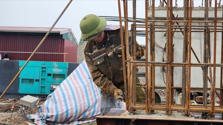 Đường Vành đai 4 - Vùng Thủ đô qua Bắc Ninh thảm những mét bê tông nhựa đầu tiên- Ảnh 11. Đường Vành đai 4 - Vùng Thủ đô qua Bắc Ninh thảm những mét bê tông nhựa đầu tiên- Ảnh 11.