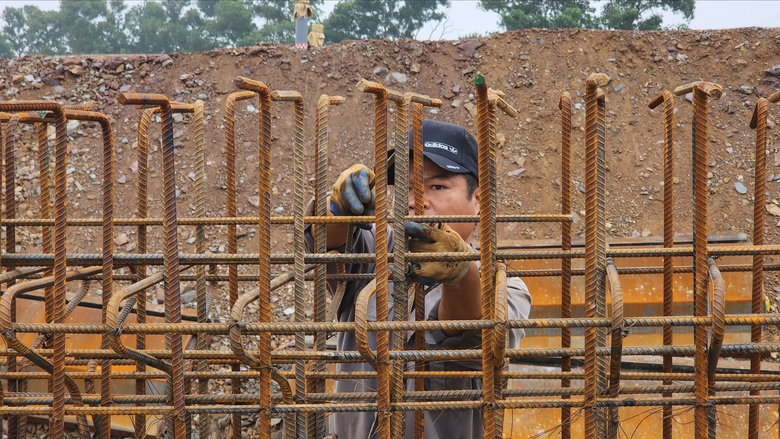 Đường Vành đai 4 - Vùng Thủ đô qua Bắc Ninh thảm những mét bê tông nhựa đầu tiên- Ảnh 12. Đường Vành đai 4 - Vùng Thủ đô qua Bắc Ninh thảm những mét bê tông nhựa đầu tiên- Ảnh 12.