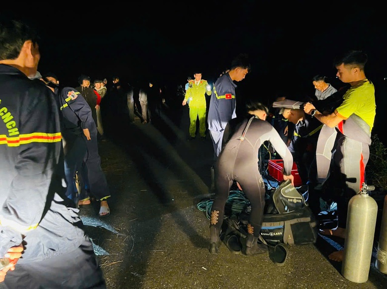 Tìm kiếm nam thanh niên mất tích tại đập Trúc Kinh ở Quảng Trị- Ảnh 1. Tìm kiếm nam thanh niên mất tích tại đập Trúc Kinh ở Quảng Trị- Ảnh 1.