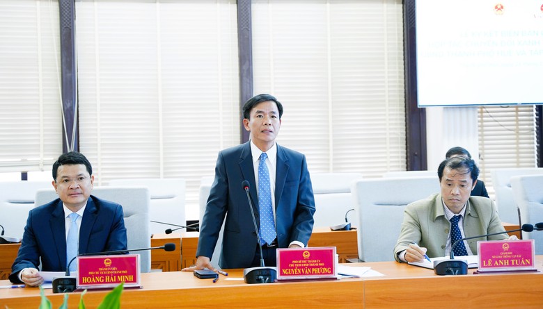 TP Huế và Vingroup ký kết hợp tác thúc đẩy sử dụng xe điện- Ảnh 2. TP Huế và Vingroup ký kết hợp tác thúc đẩy sử dụng xe điện- Ảnh 2.