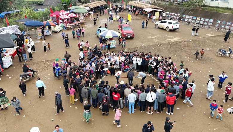 Độc đáo lễ cúng Thần rừng của người Mông ở Yên Bái- Ảnh 4. Độc đáo lễ cúng Thần rừng của người Mông ở Yên Bái- Ảnh 4.