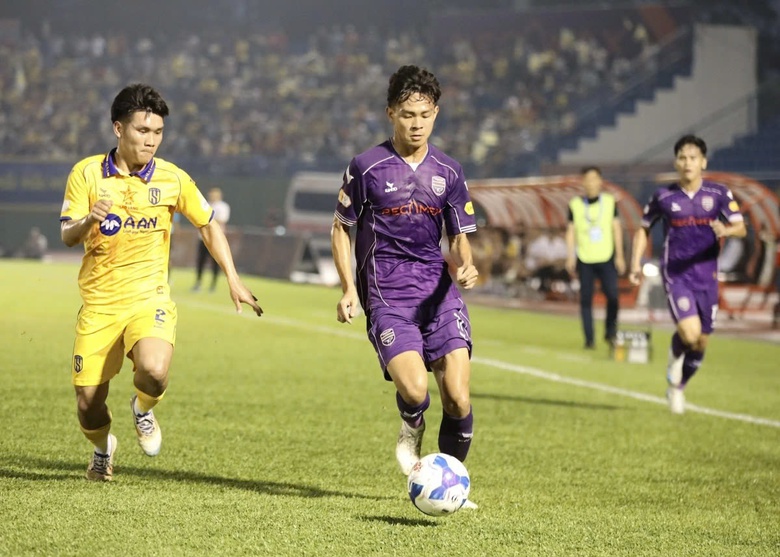 V-League: Tiến Linh lập c&ocirc;ng, B&igrave;nh Dương chật vật hạ SLNA- Ảnh 1.