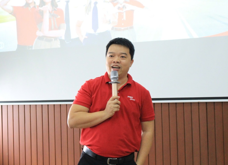 H&agrave;ng trăm sinh vi&ecirc;n Học viện H&agrave;ng kh&ocirc;ng Việt Nam ứng tuyển v&agrave;o VietJet Air- Ảnh 2.