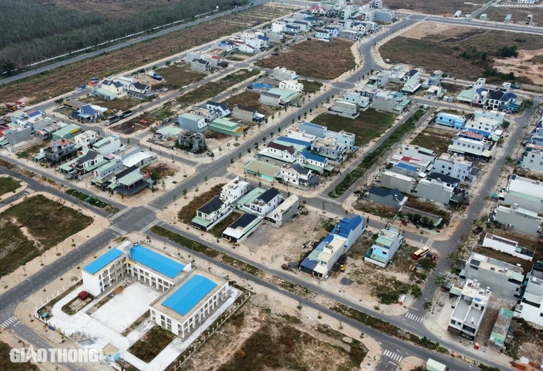 Thêm ba lãnh đạo xã bị bắt vì liên quan bồi thường dự án sân bay Long Thành- Ảnh 1. Thêm ba lãnh đạo xã bị bắt vì liên quan bồi thường dự án sân bay Long Thành- Ảnh 1.