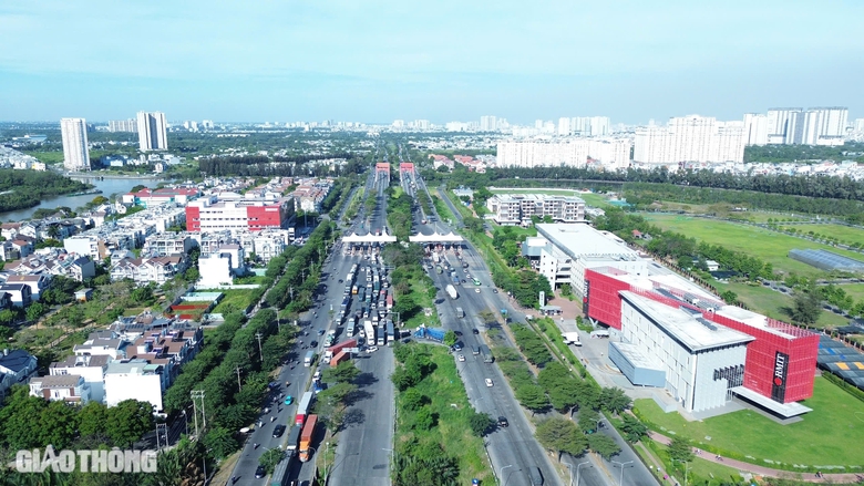 V&igrave; sao c&oacute; hầm chui hơn 800 tỷ, n&uacute;t giao Nguyễn Văn Linh - Nguyễn Hữu Thọ vẫn &ugrave;n tắc?- Ảnh 5.